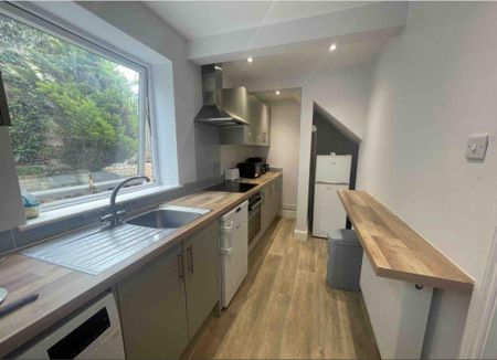 1 bedroom in a house share to rent - Photo 4
