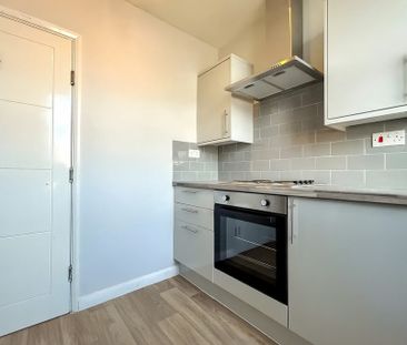 Large Furnished Room To Let - HP11 - Photo 4