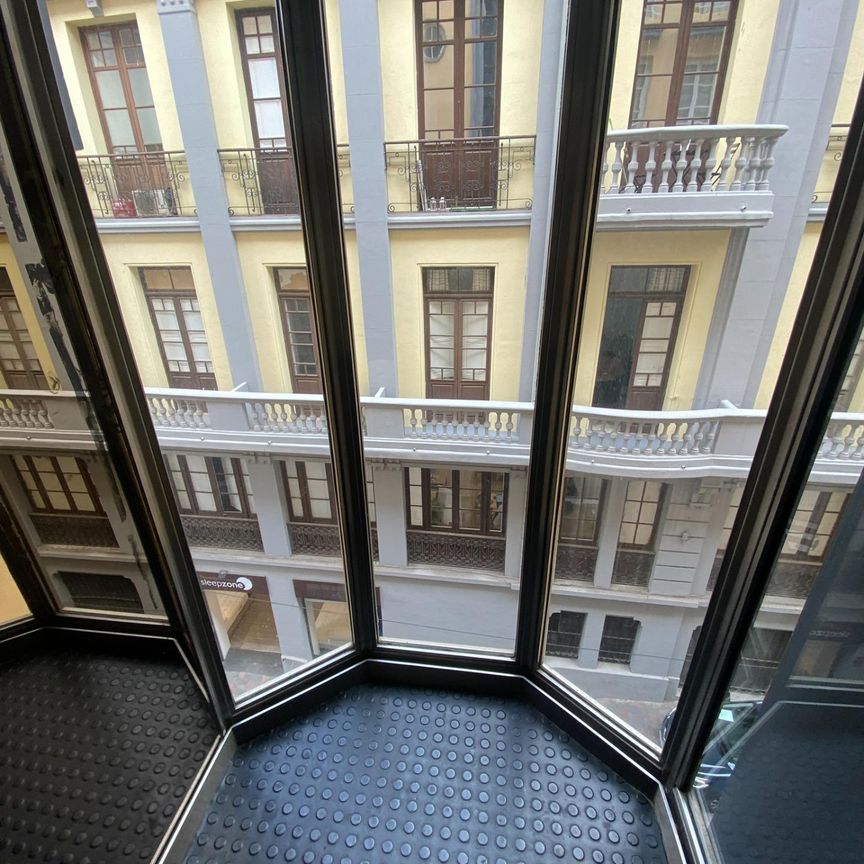 Piso moderno a estrenar en el centro de Santa Cruz - Photo 1