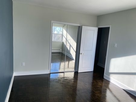 Renovated 2 Bedroom with Amazing Lake Views - Photo 2