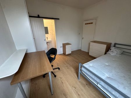 Room in a Shared House, Cowley Road, IG1 - Photo 2