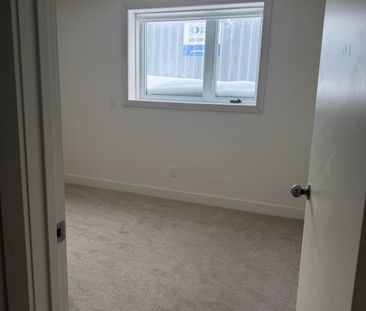 For Lease - 16 Melbourne Avenue, St. Catharines, Ontario - Photo 1