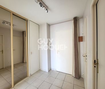 LOCATION d'un appartement de 2 pièces (55 m²) à BELLEVILLE EN BEAUJ... - Photo 1