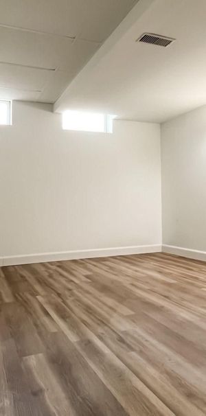 For Lease - 313 Bronte Road Unit# Basement, Oakville, Ontario - Photo 1