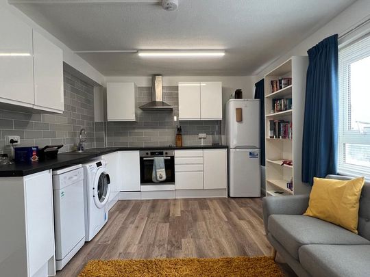 3 bedroom flat to rent - Photo 1
