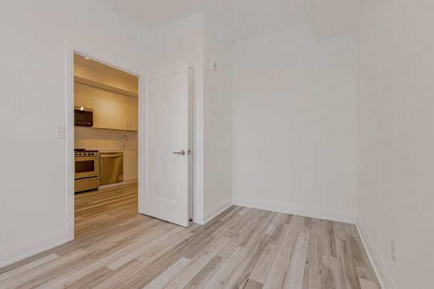 For Lease - 3250 Carding Mill Trail Unit# 306, Oakville, Ontario - Photo 1
