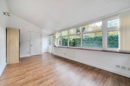 4 bedroom flat to rent - Photo 3