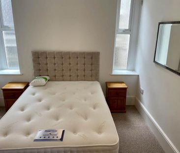 2 bedroom flat to rent - Photo 6