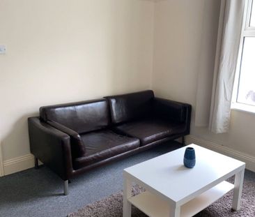 4 bedroom terraced house to rent - Photo 5