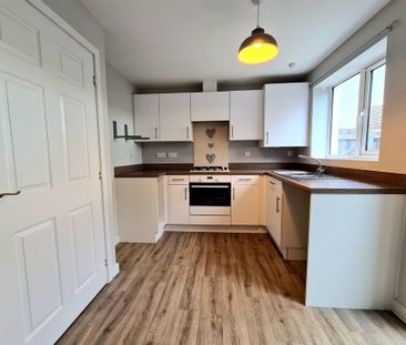 3 bedroom semi-detached house to rent - Photo 2