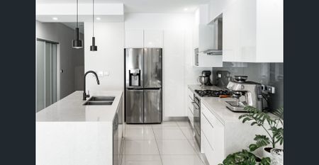 Penthouse Living In The Heart of Penshurst - Photo 3