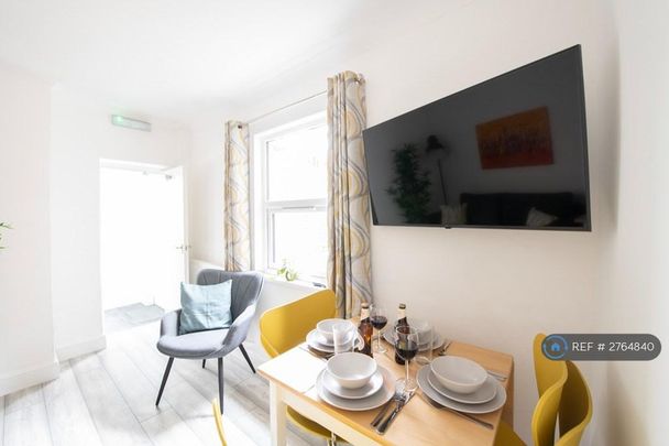 1 bedroom in a house share to rent - Photo 1