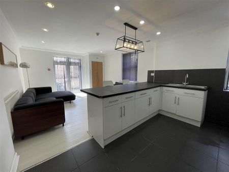 3 bedroom apartment to rent - Photo 2