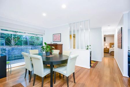 “Quality family living in central Aldgate.” - Photo 2