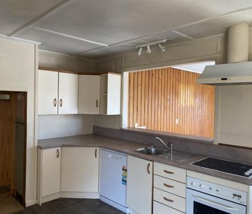 Great Family Home in Stoke - Photo 1