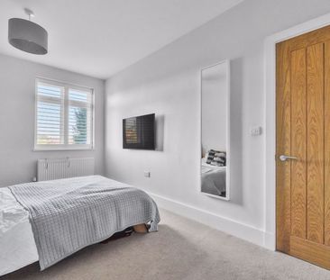 Croft Road, Godalming, Surrey, GU7 - Photo 2
