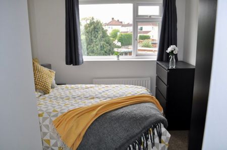 Double Room- Sociable House - Close to Airbus & MOD - Photo 5