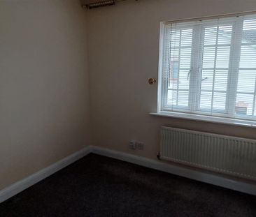 2 bedroom semi-detached house to rent - Photo 2