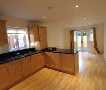 2 bedroom terraced house to rent - Photo 3