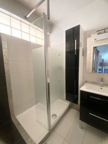 Location Appartement 3 pièces 55m² CASSIS 13260 - Photo 5