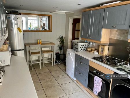 2 bedroom detached house to rent - Photo 5