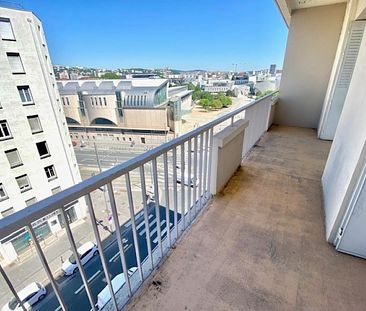CHARMANT T3 DE 66,00 m2 au 6ème étage en plein coeur du 7ème arrondissement de Lyon - Photo 2