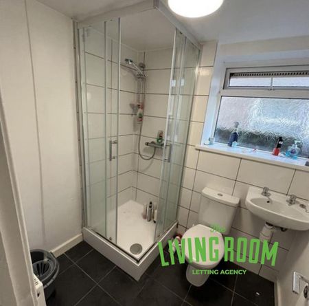 1 bedroom in a house share to rent - Photo 4