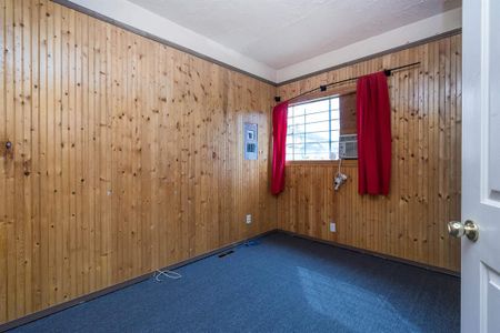 Rustic Home in Downtown Chilliwack - Photo 3