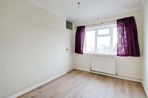 2 bed flat to rent in Meadfield Road, Slough, SL3 - Photo 1