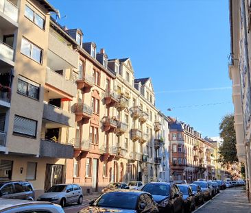 Renovierte Jugendstilwohnung mit Balkon und EBK - Photo 3