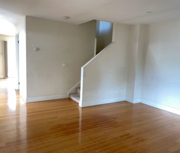 Set in Maidstone - Photo 2