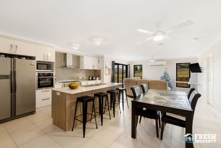 21 Chablis Court, WAURN PONDS VIC 3216 - Photo 2