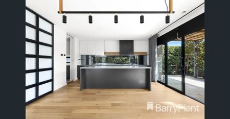 LUXURIOUS PRIVATE LIFESTYLE - Photo 3