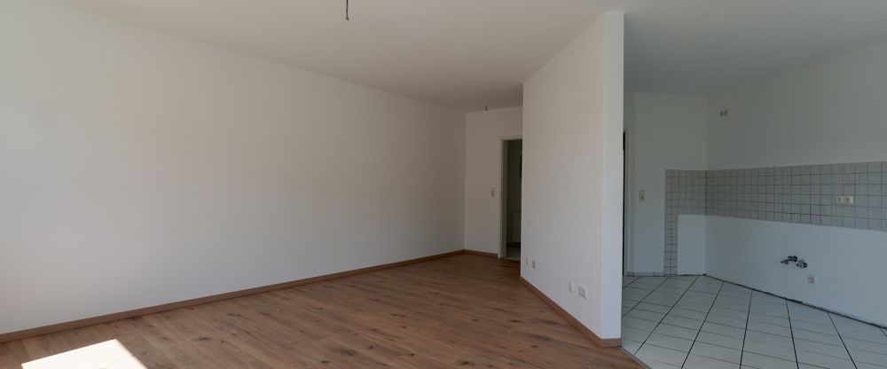 Sehr gepflegte und modernisierte zwei Zimmer Wohnung mit großem Sonnenbalkon in ... - Photo 1