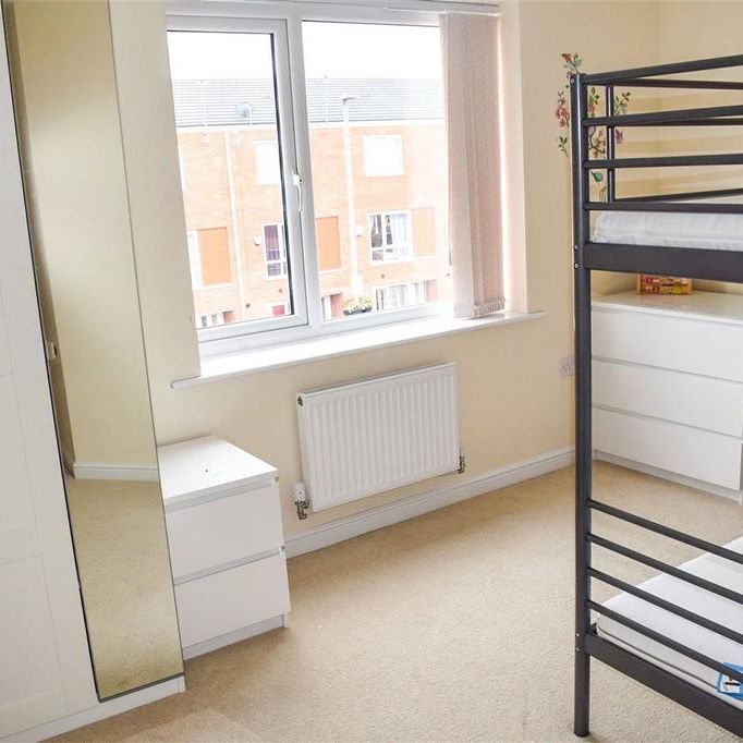 4 bedroom terraced house to rent - Photo 1
