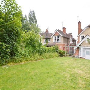 1 bedroom in a house share to rent - Photo 2