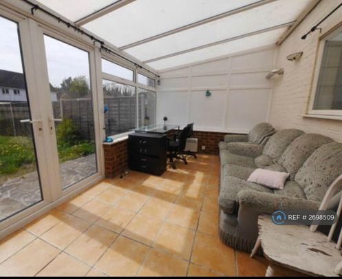 3 bedroom semi-detached house to rent - Photo 1