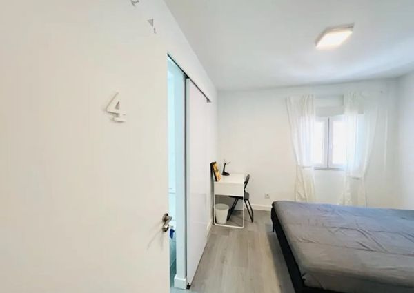 Calle León, Getafe, Community of Madrid 28903