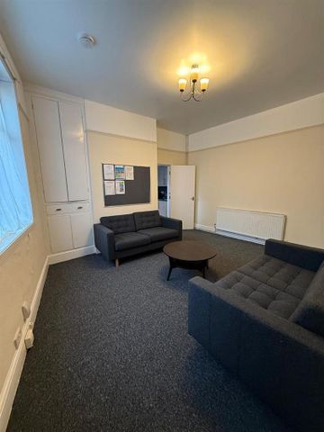 5 bedroom terraced house to rent - Photo 3