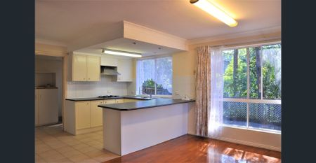 Spacious Townhouse Walk to Epping Station - Photo 2