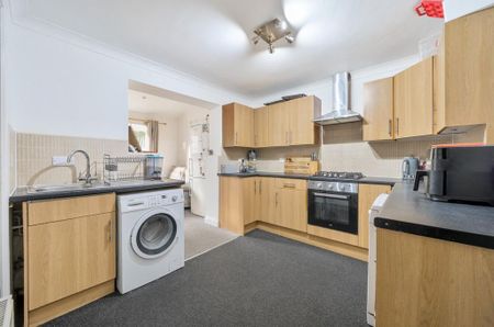 2 bedroom flat to rent - Photo 4