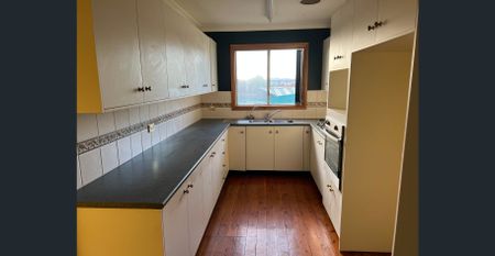 Large Family Home - Photo 3