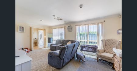 Spacious Family Home - Photo 5