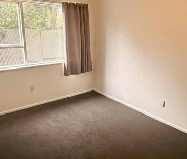 Recently Renovated Family Friendly 3 Bedroom Home - Photo 3