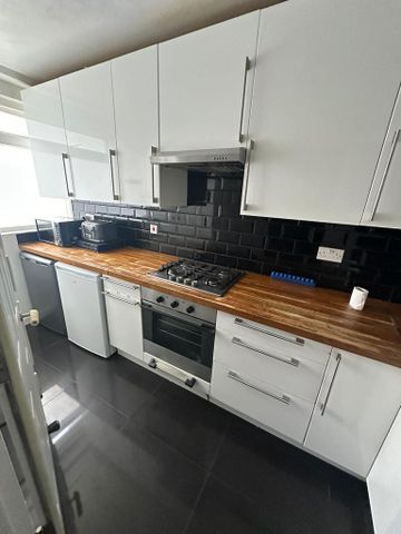 1 bedroom in a house share to rent - Photo 5