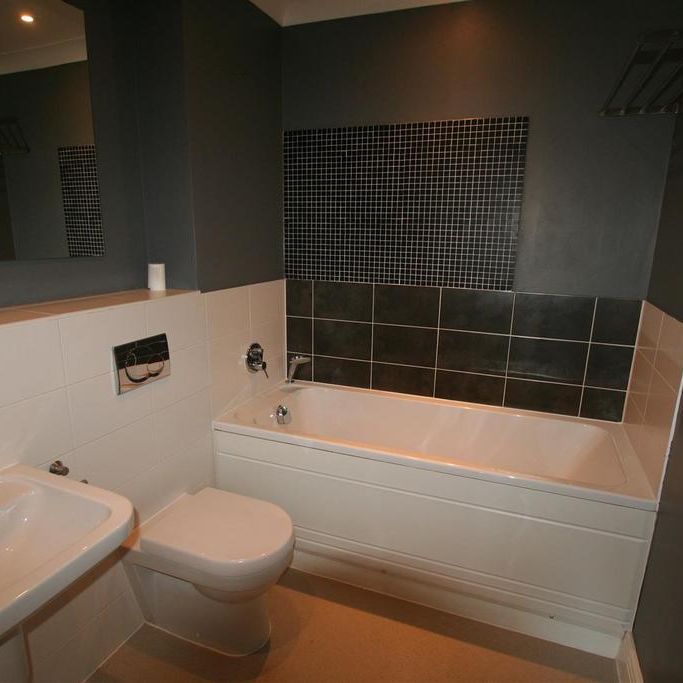 House to rent - Photo 1