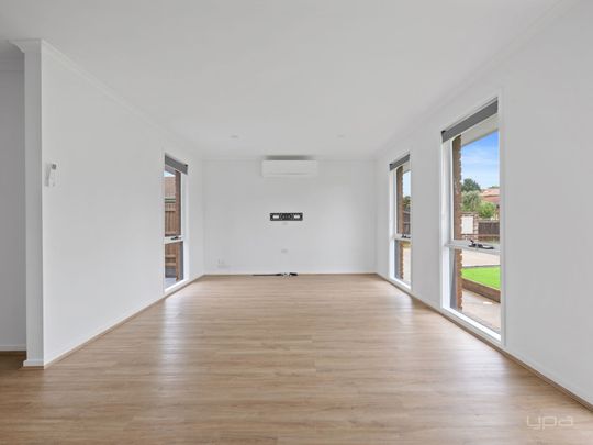 3 BEDROOM RENOVATED HOME - Photo 1