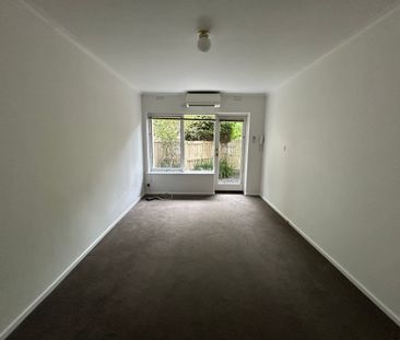 2 / 11 Truganini Road, CARNEGIE - Photo 1