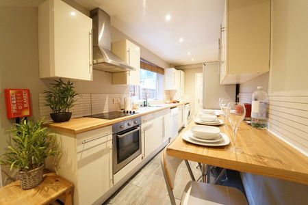 6 Frederick Grove, NG7 1SG, NOTTINGHAM - Photo 5