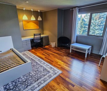Executive Furnished 5 Bedroom Home With Walkout Basement In Aspen W... - Photo 3